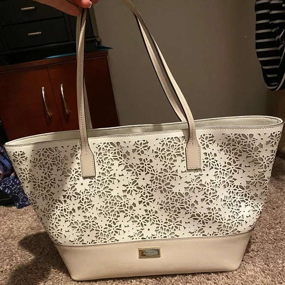 Kate spade beige purse - Picture 1 of 4